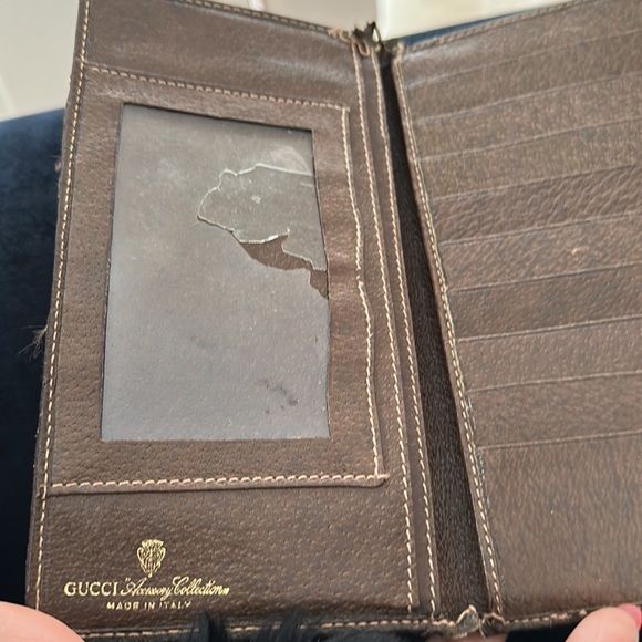 Gucci Long Wallet horrible condition, could be used for parts, or actual wallet - Picture 10 of 13